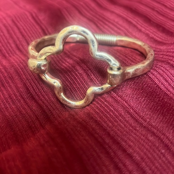 Retractable Bangle - Picture 2 of 16